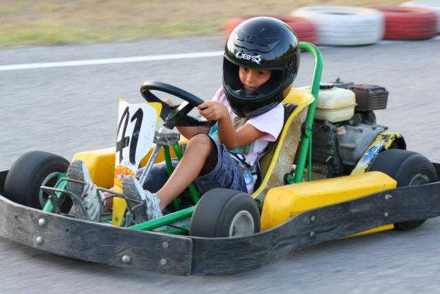 Peque en el monoplaza en Santa Eularia